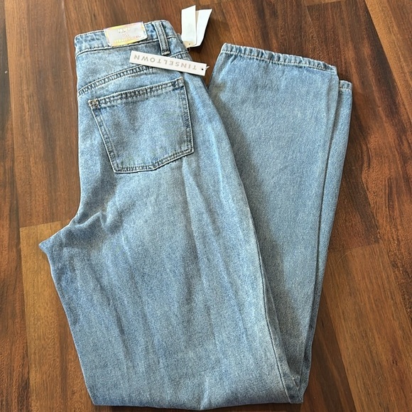 NWT Tinseltown Ripped Hi-Rise Straight Leg Distressed Darling Wash Jeans Size 9 - Picture 10 of 12